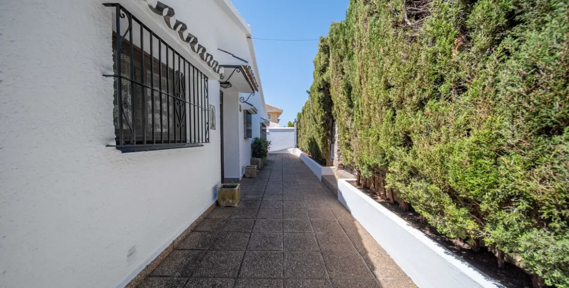 Продажа  отдельно стоящей виллы в Fuengirola 42