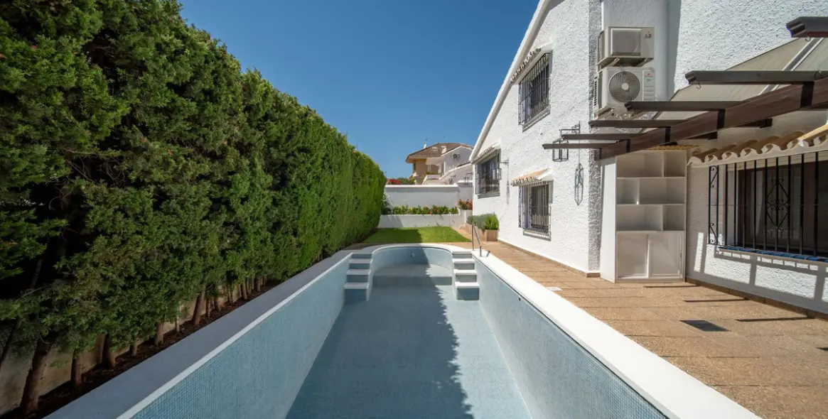 Продажа  отдельно стоящей виллы в Fuengirola 43