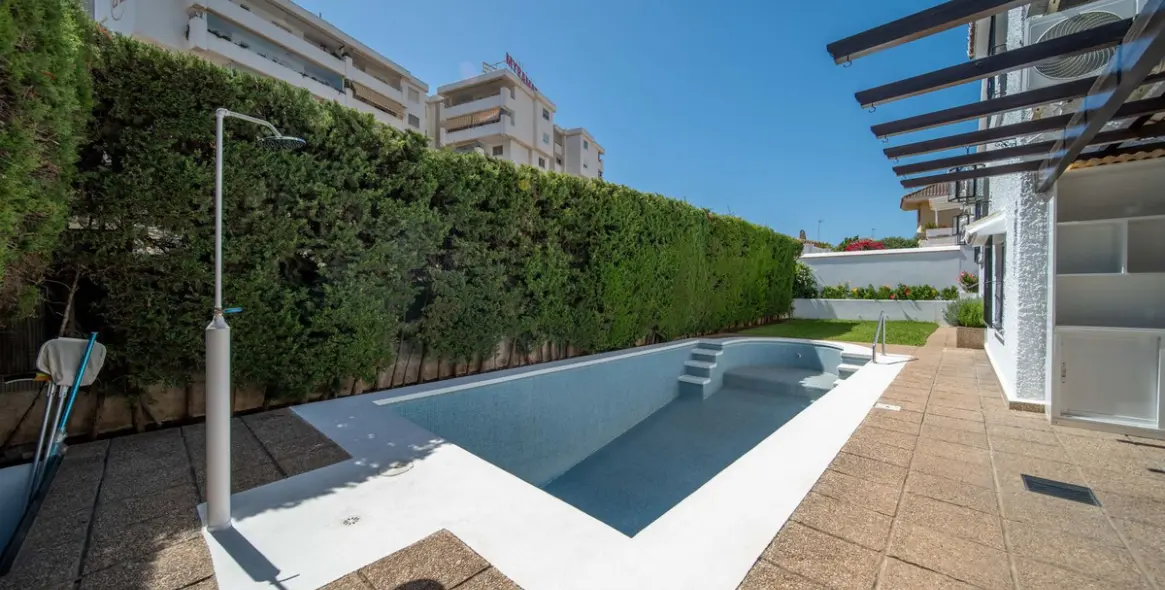 Продажа  отдельно стоящей виллы в Fuengirola 44