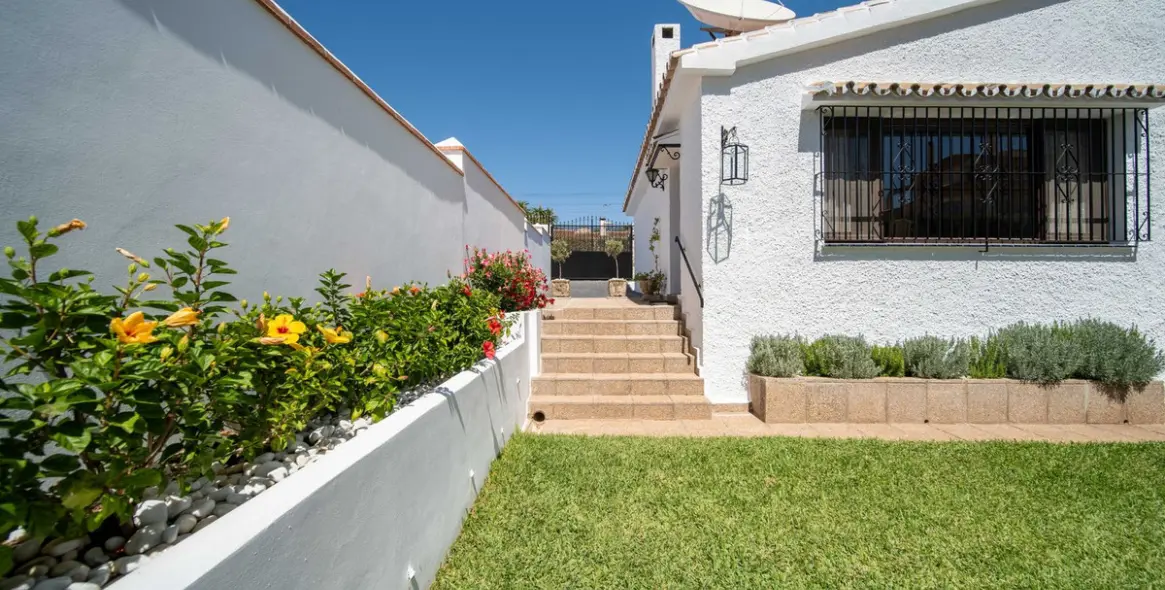 Продажа  отдельно стоящей виллы в Fuengirola 45