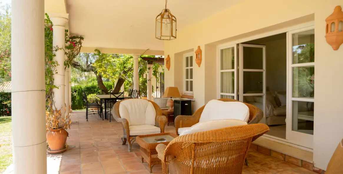 Продажа  отдельно стоящей виллы в Estepona (район El Paraiso) 3