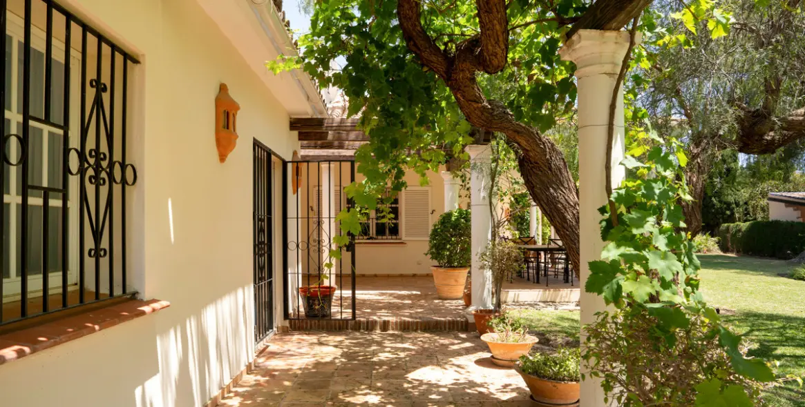 Продажа  отдельно стоящей виллы в Estepona (район El Paraiso) 4