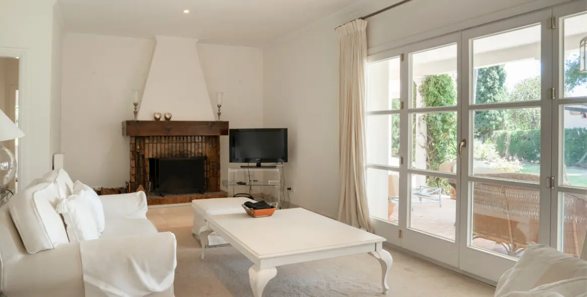 Продажа  отдельно стоящей виллы в Estepona (район El Paraiso) 5