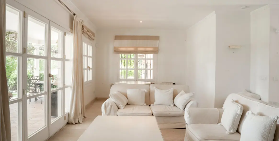 Продажа  отдельно стоящей виллы в Estepona (район El Paraiso) 6