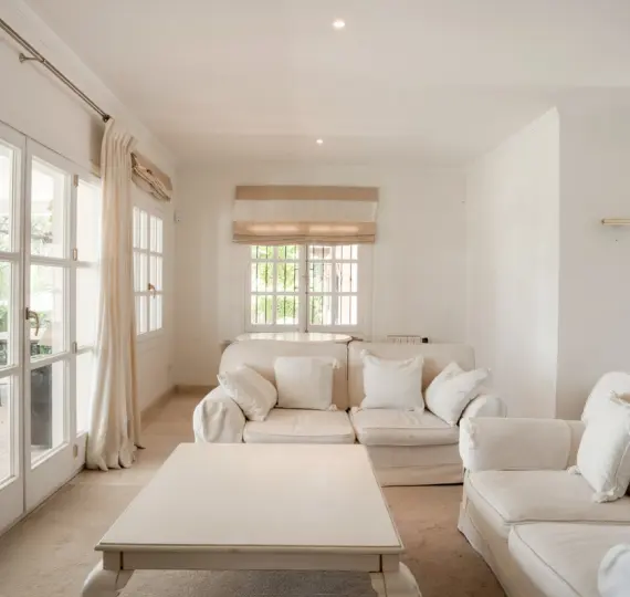 Oтдельно стоящая вилла R5195674