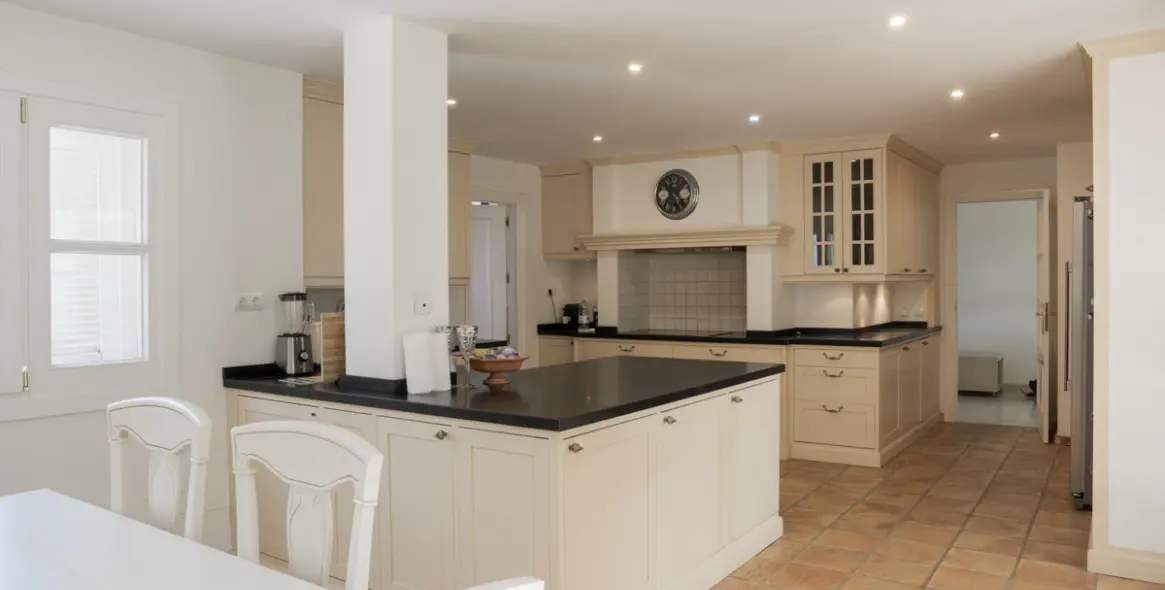 Продажа  отдельно стоящей виллы в Estepona (район El Paraiso) 8