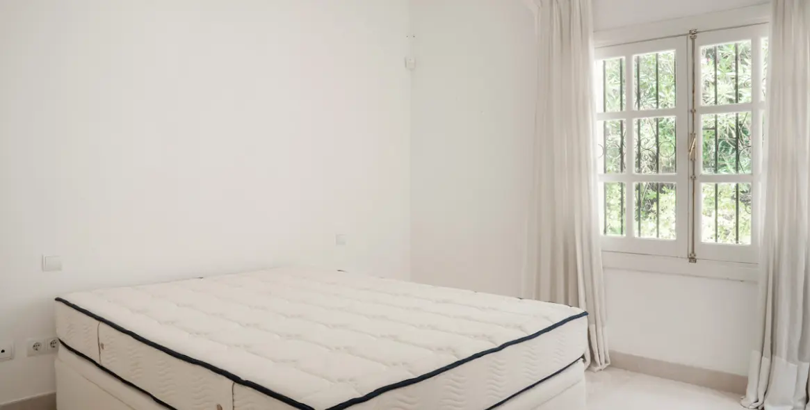 Продажа  отдельно стоящей виллы в Estepona (район El Paraiso) 10