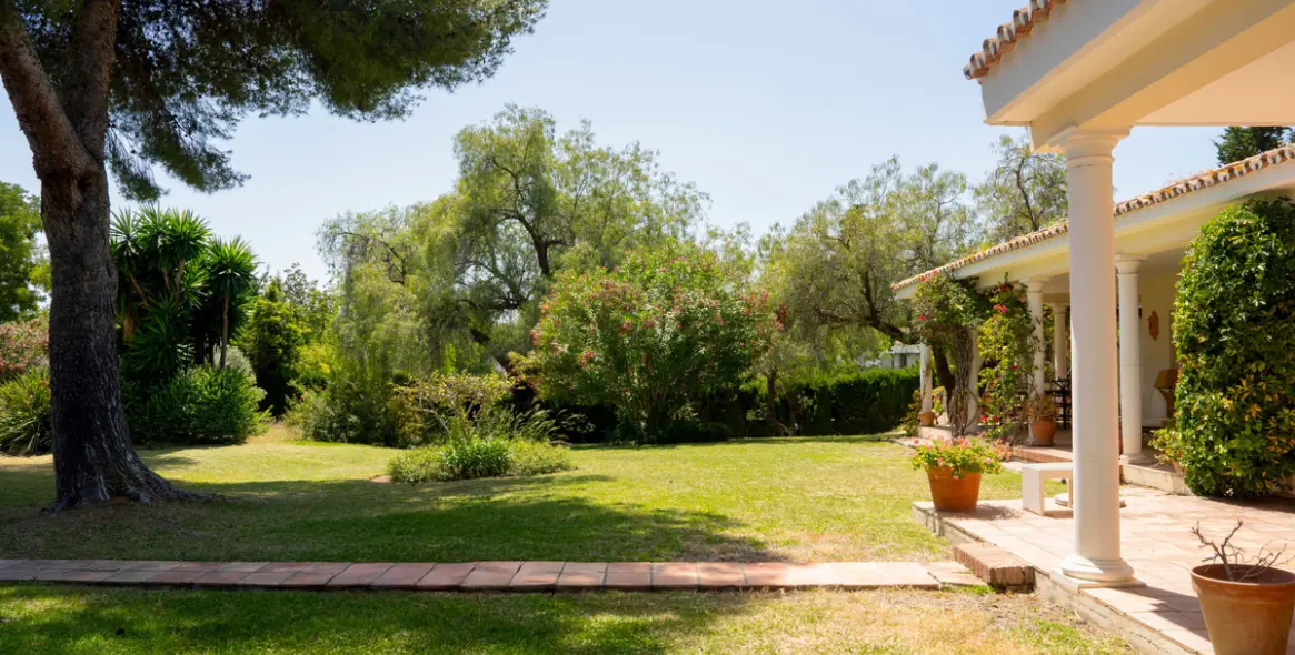 Продажа  отдельно стоящей виллы в Estepona (район El Paraiso) 14