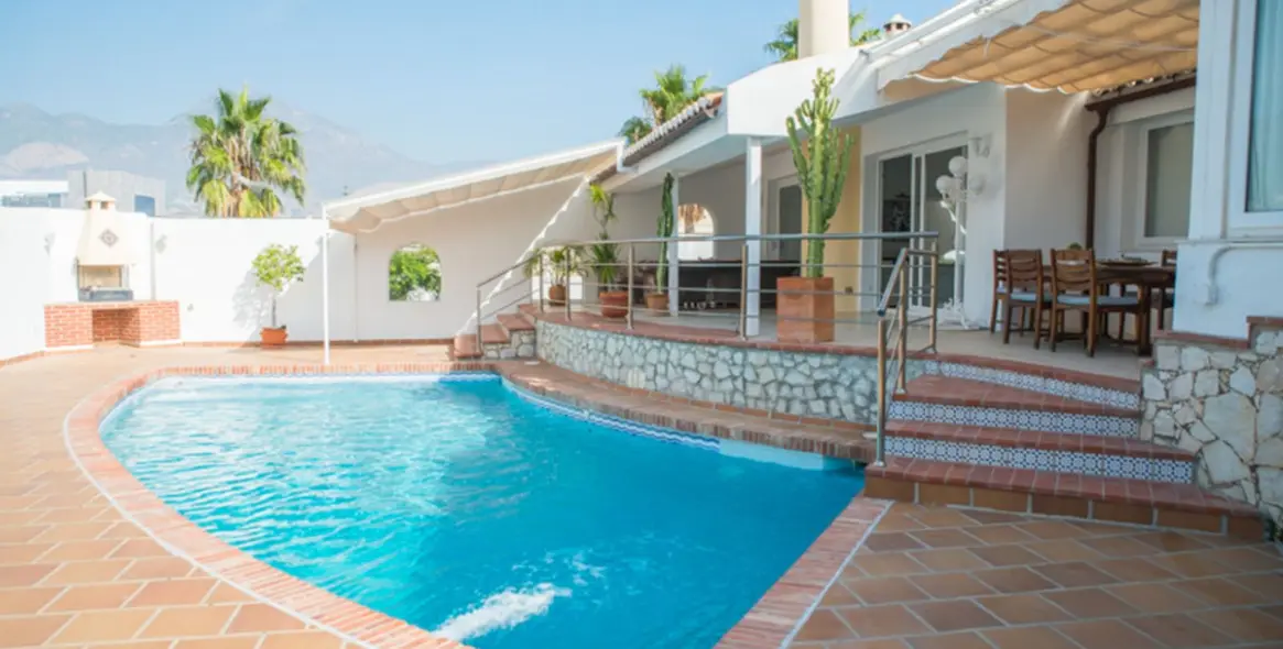 Продажа  отдельно стоящей виллы в Benalmadena 1