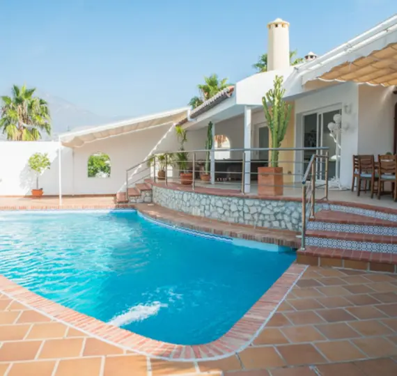 Продажа  отдельно стоящей виллы в Benalmadena