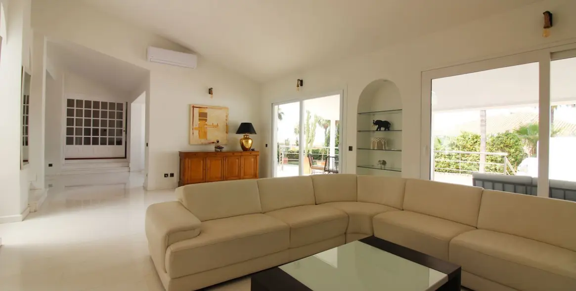 Продажа  отдельно стоящей виллы в Benalmadena 2