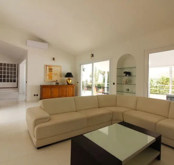 Продажа  отдельно стоящей виллы в Benalmadena