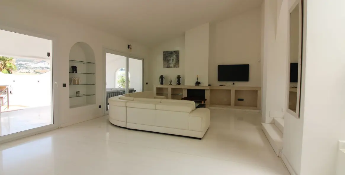 Продажа  отдельно стоящей виллы в Benalmadena 3