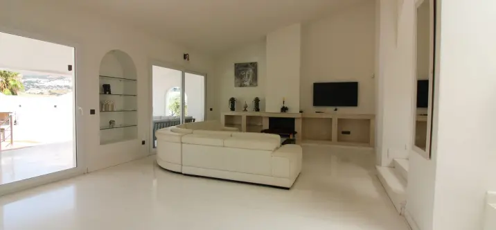 Продажа  отдельно стоящей виллы в Benalmadena 2