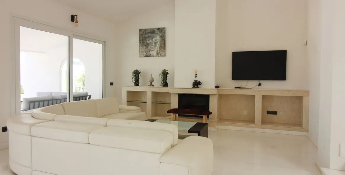 Продажа  отдельно стоящей виллы в Benalmadena 4