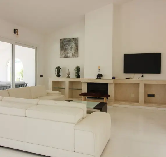 Продажа  отдельно стоящей виллы в Benalmadena