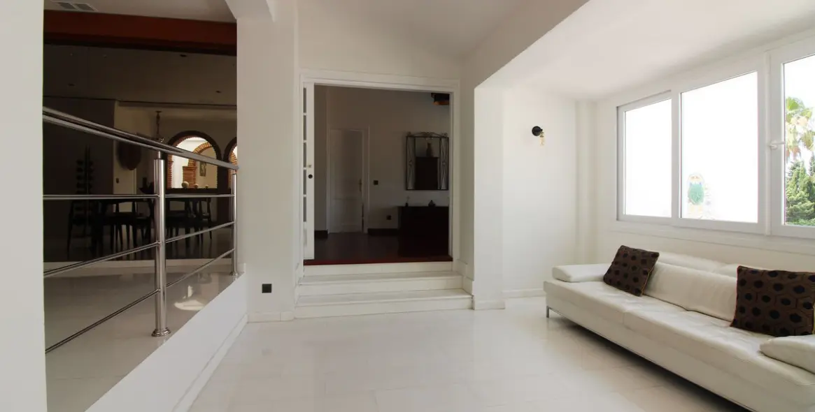 Продажа  отдельно стоящей виллы в Benalmadena 5