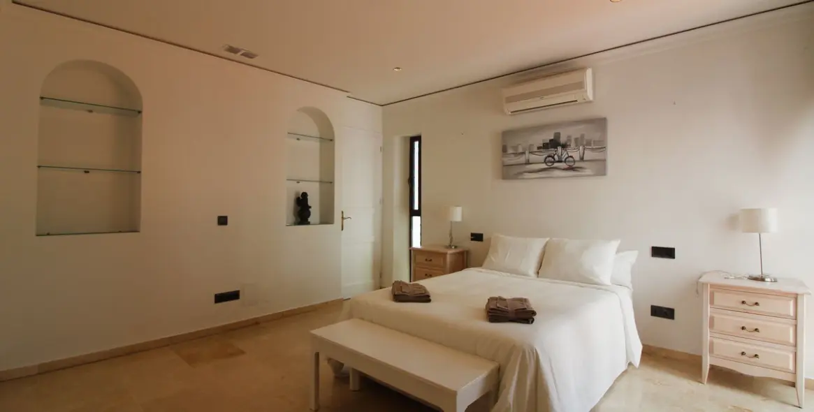 Продажа  отдельно стоящей виллы в Benalmadena 12