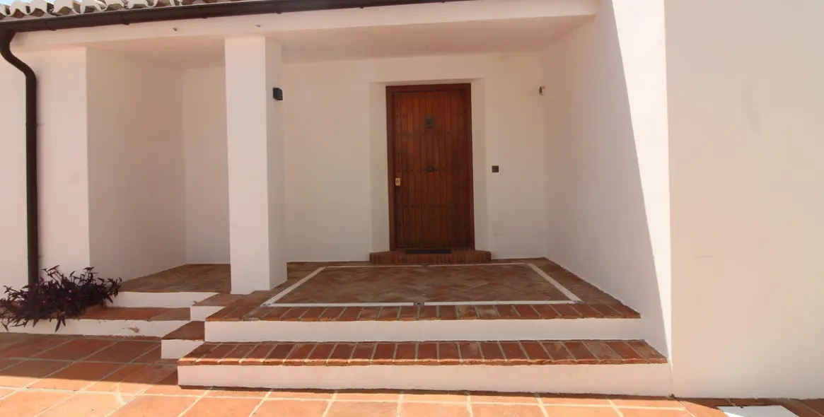 Продажа  отдельно стоящей виллы в Benalmadena 13