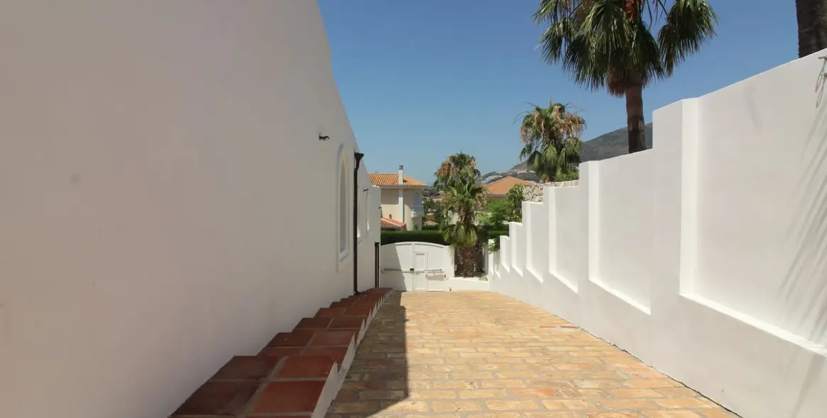 Продажа  отдельно стоящей виллы в Benalmadena 14
