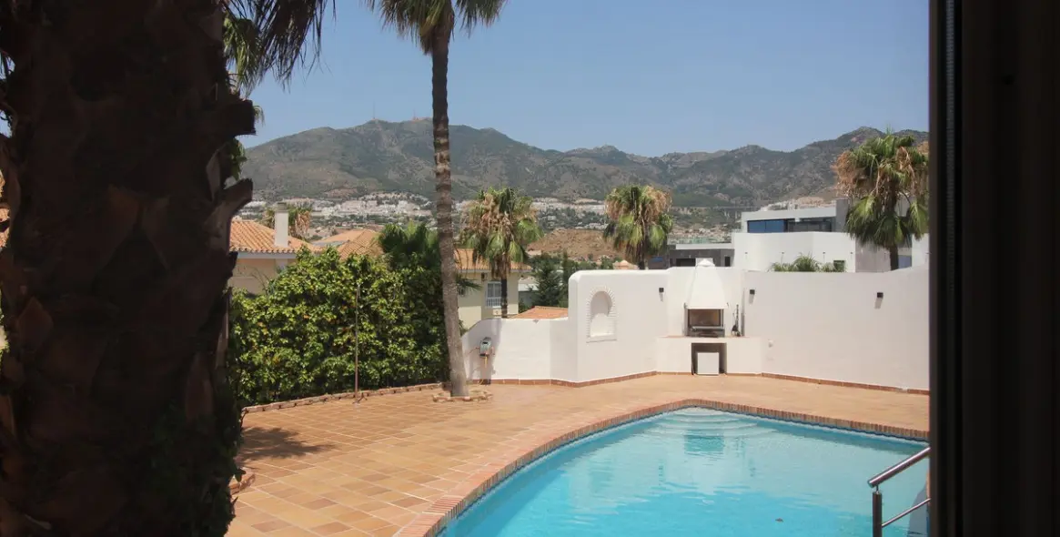 Продажа  отдельно стоящей виллы в Benalmadena 15