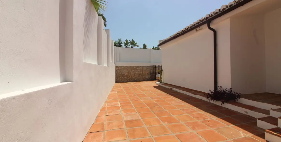 Продажа  отдельно стоящей виллы в Benalmadena 16