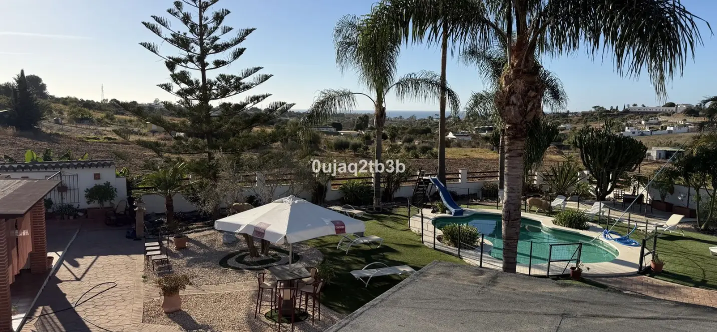 Sale of residential plot in Estepona 0