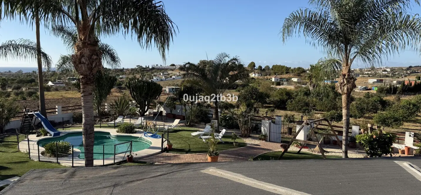 Sale of residential plot in Estepona 1