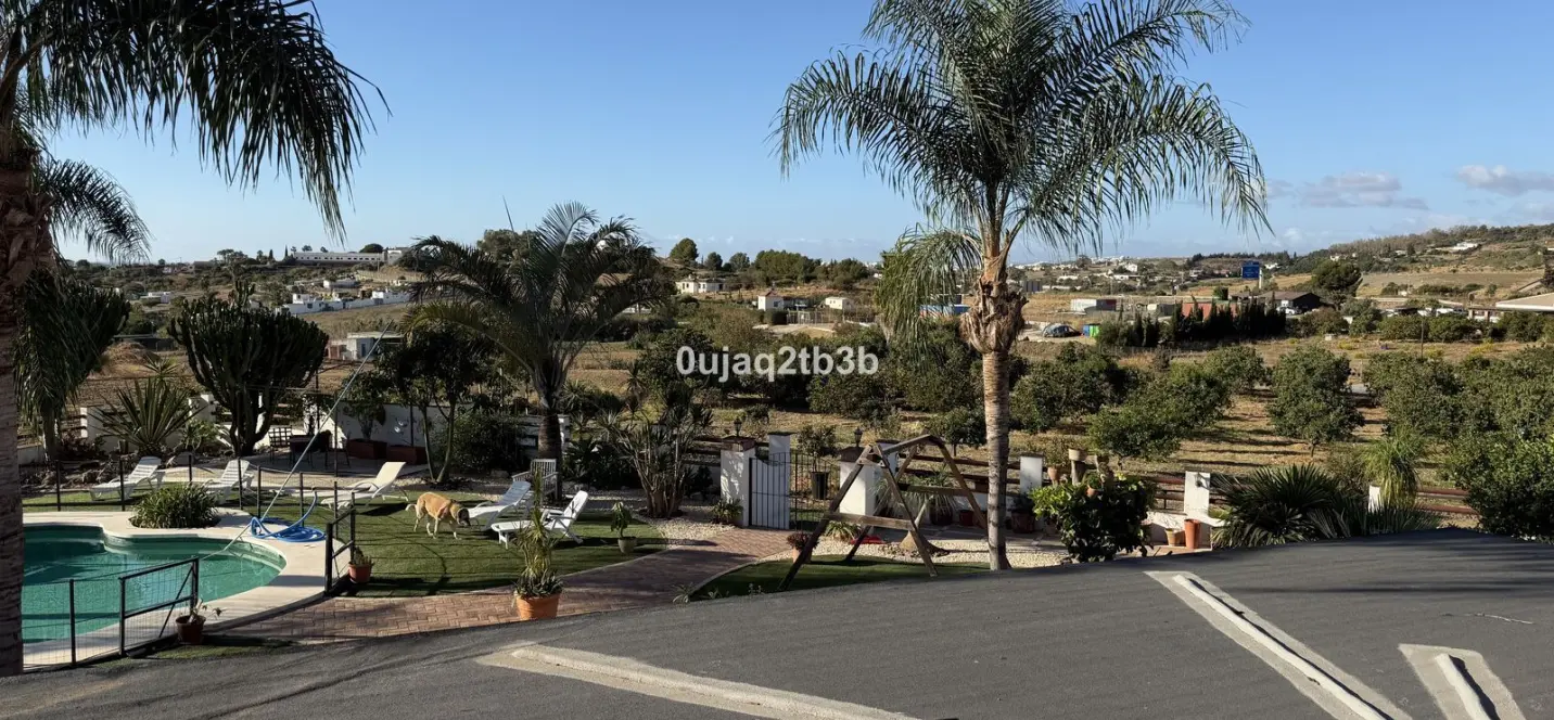 Sale of residential plot in Estepona 2