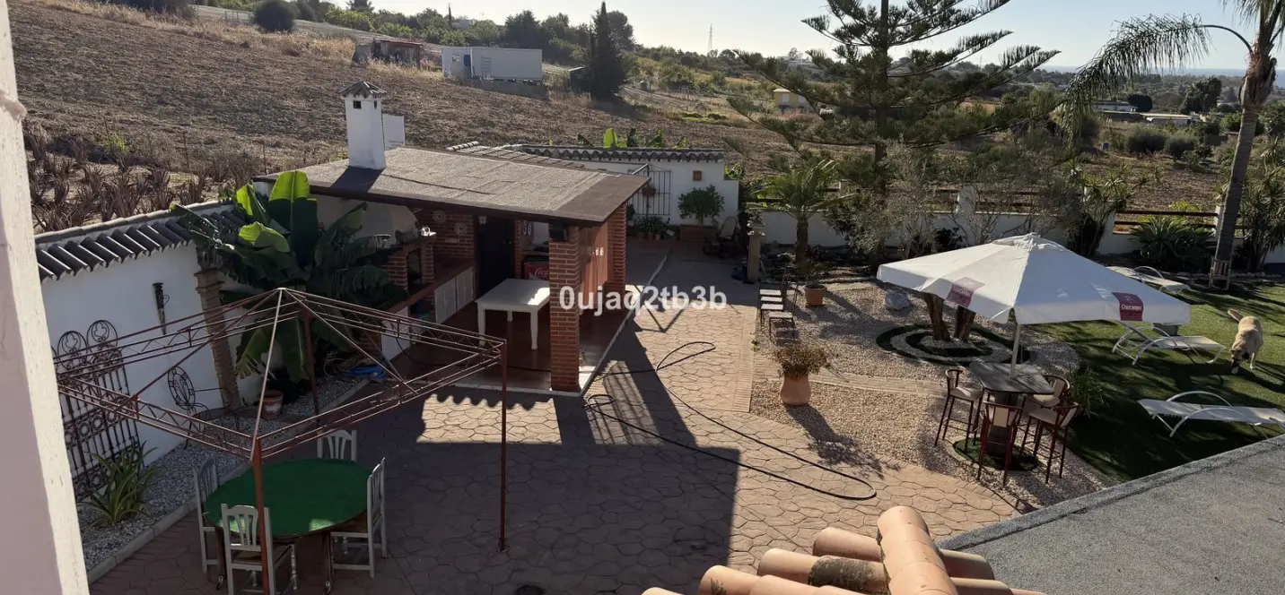 Sale of residential plot in Estepona 3