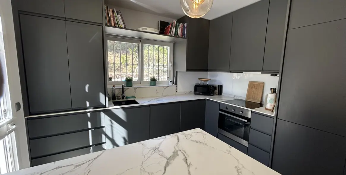 Продажа  отдельно стоящей виллы в Marbella East (район Elviria) 4