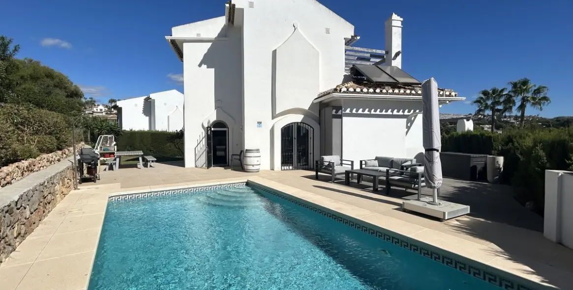 Продажа  отдельно стоящей виллы в Marbella East (район Elviria) 7