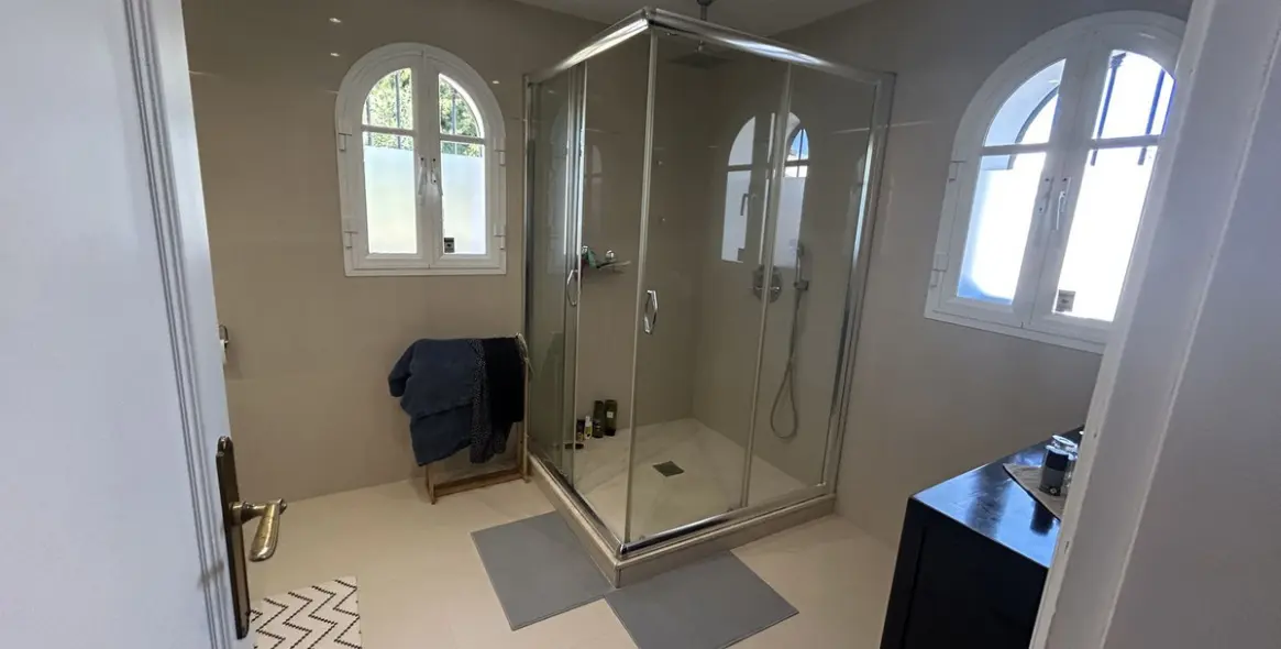 Продажа  отдельно стоящей виллы в Marbella East (район Elviria) 13