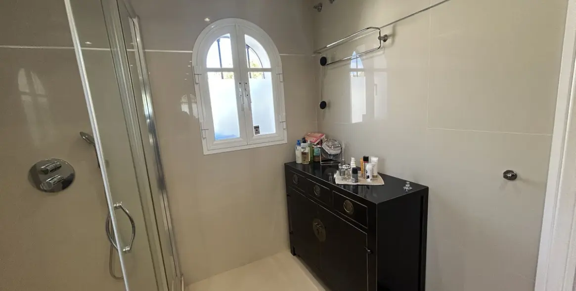 Продажа  отдельно стоящей виллы в Marbella East (район Elviria) 14