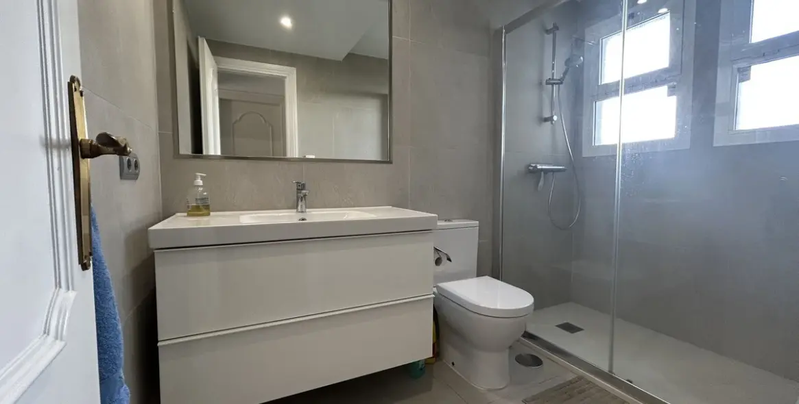 Продажа  отдельно стоящей виллы в Marbella East (район Elviria) 17