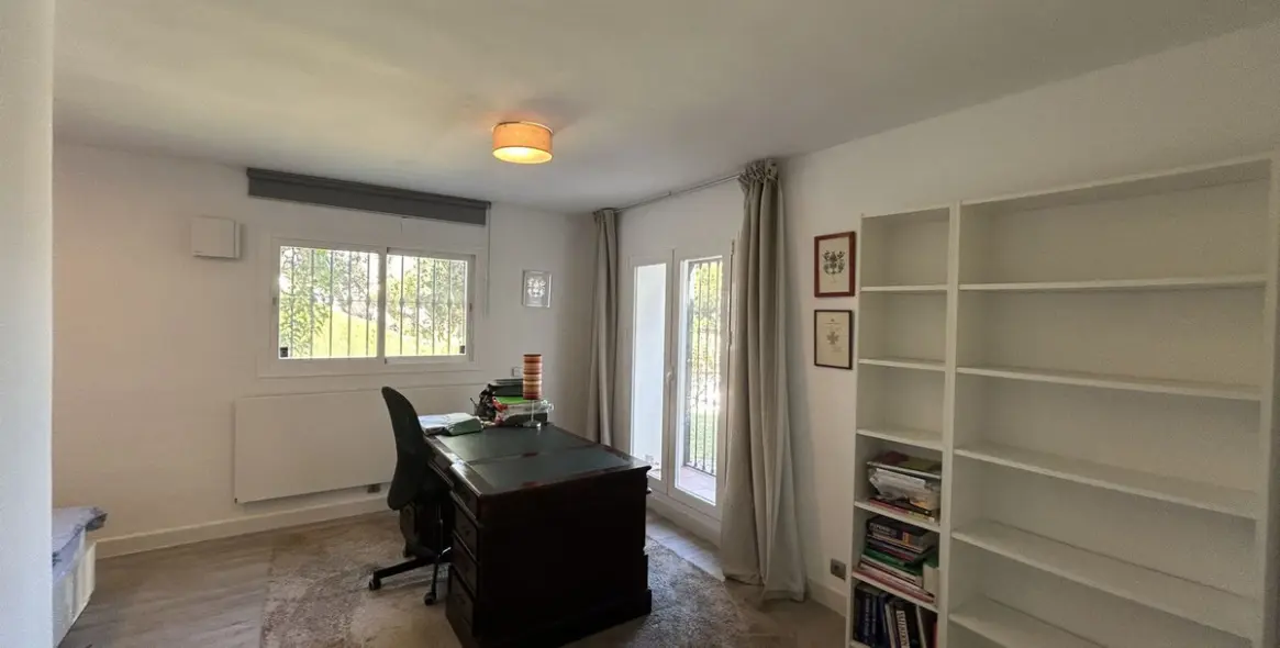 Продажа  отдельно стоящей виллы в Marbella East (район Elviria) 20