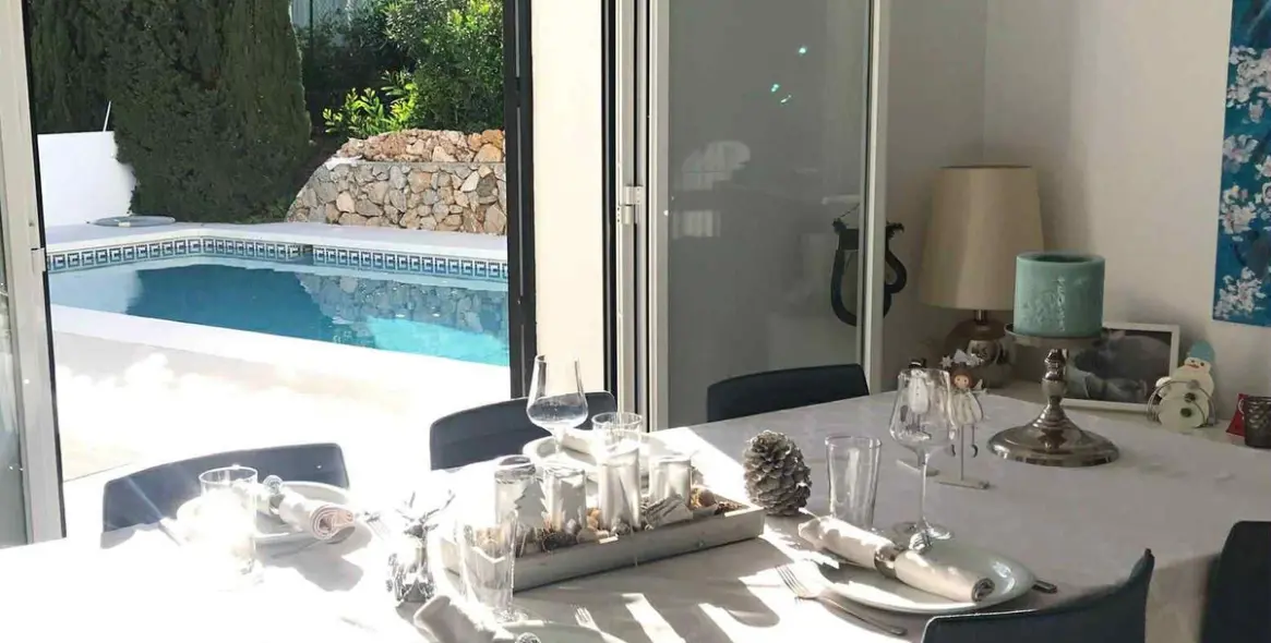 Sale of detached villa in Elviria 27