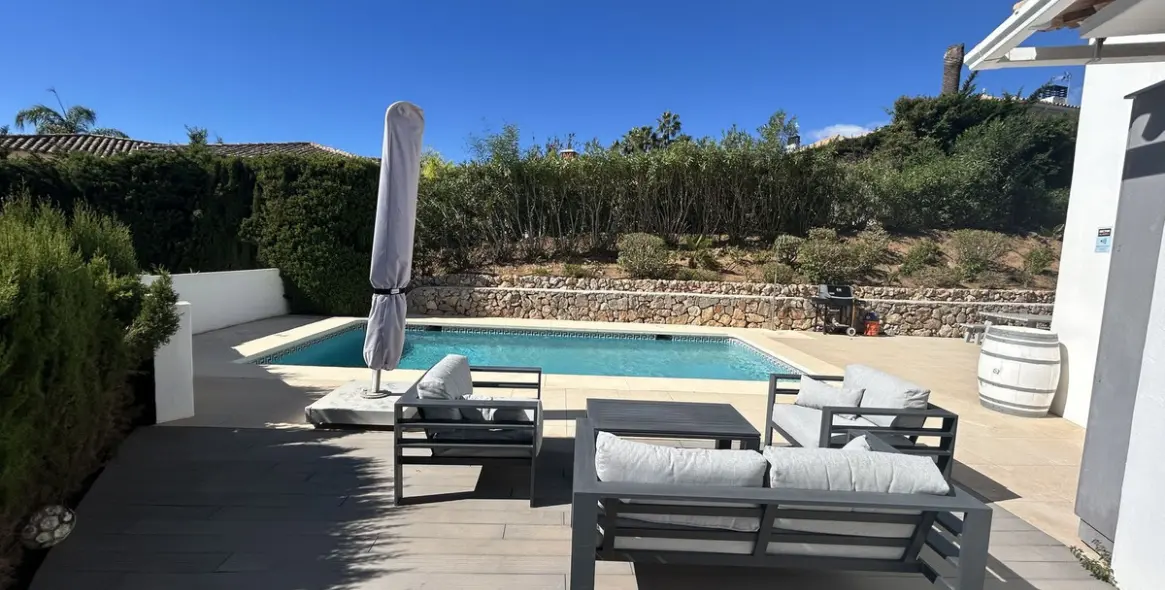 Sale of detached villa in Elviria 31