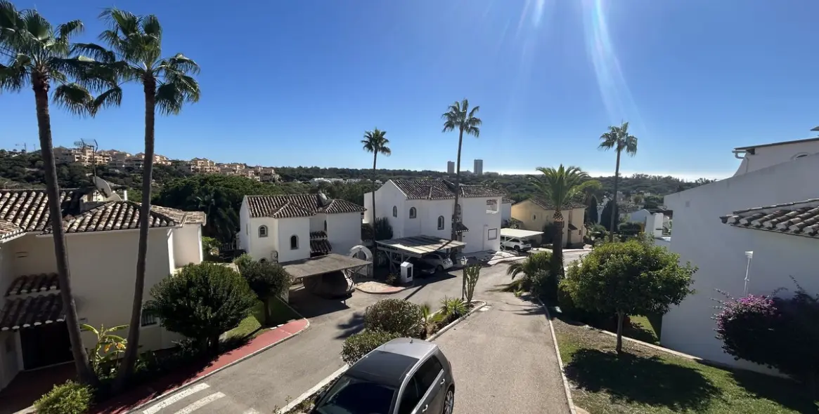 Sale of detached villa in Elviria 32