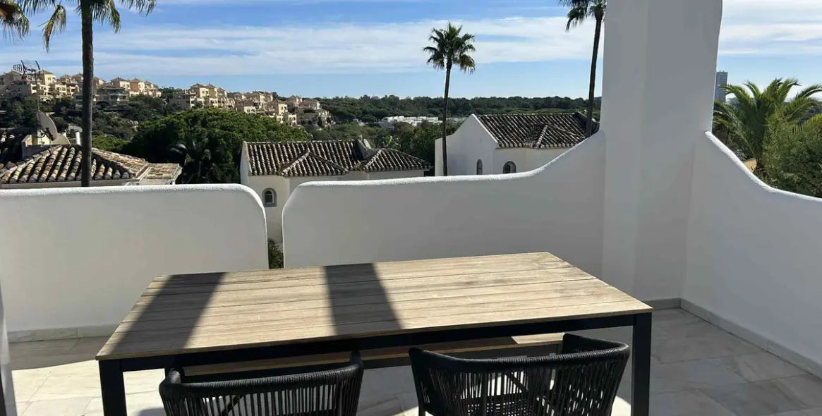 Sale of detached villa in Elviria 36