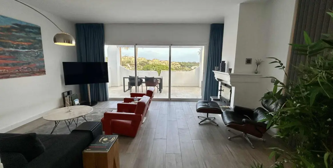 Sale of detached villa in Elviria 43