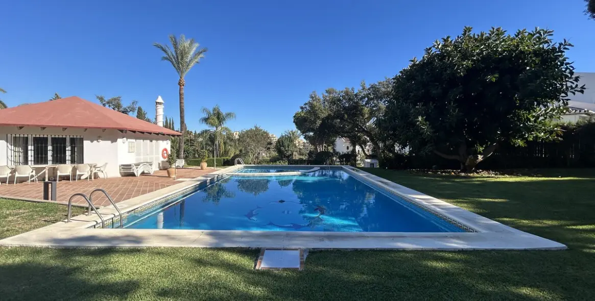 Sale of detached villa in Elviria 45