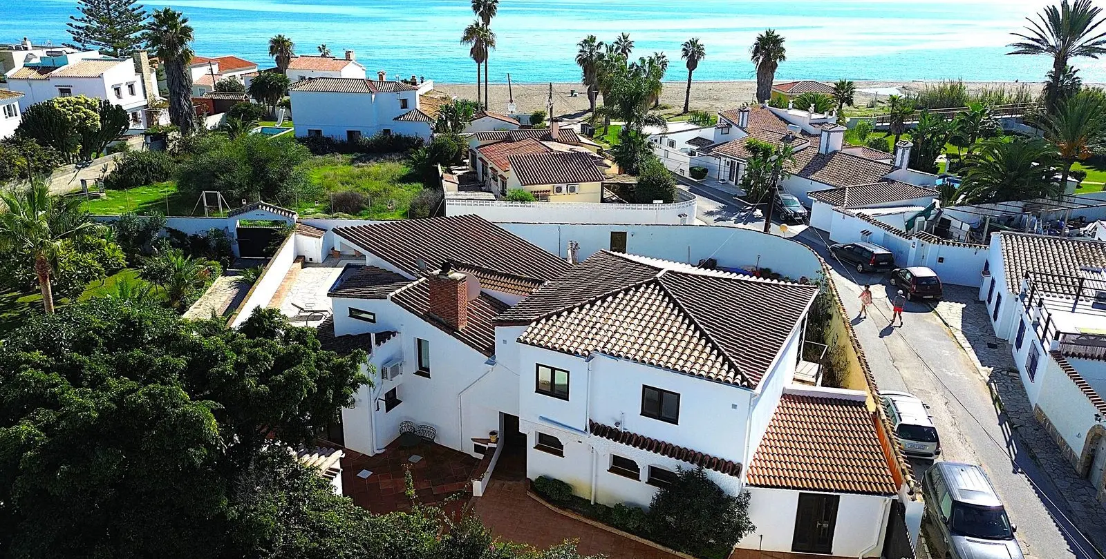 Продажа  отдельно стоящей виллы в Estepona 1