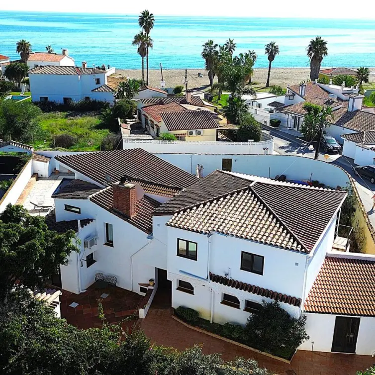 Venta de villa independiente en Estepona