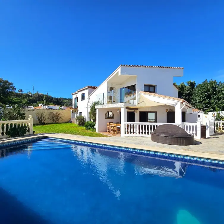 Venta de villa independiente en Estepona
