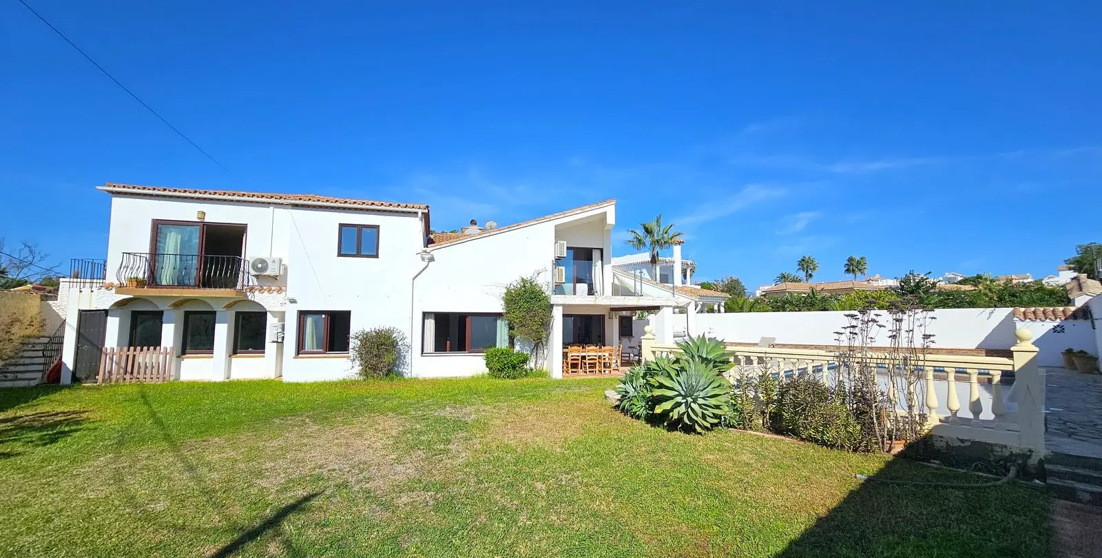Продажа  отдельно стоящей виллы в Estepona 4