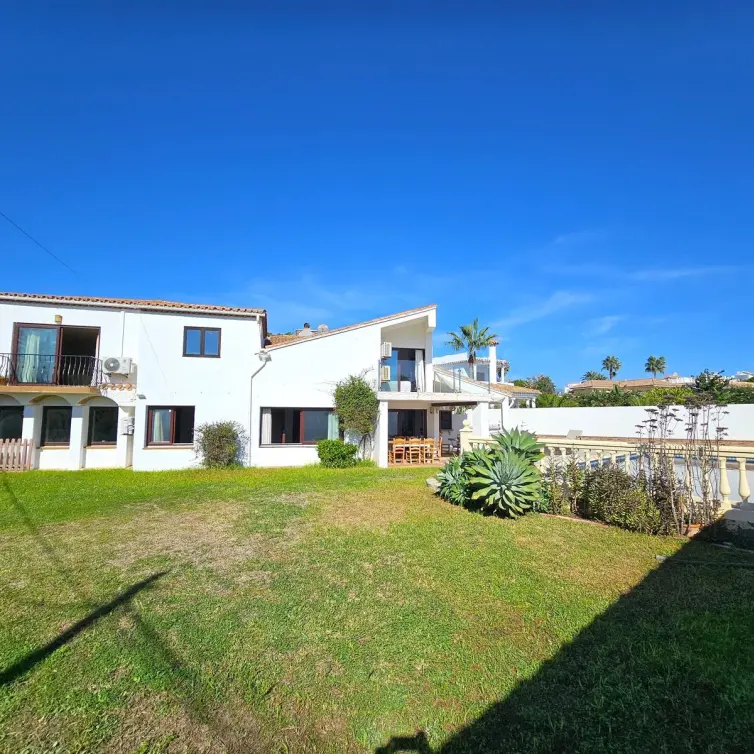 Venta de villa independiente en Estepona