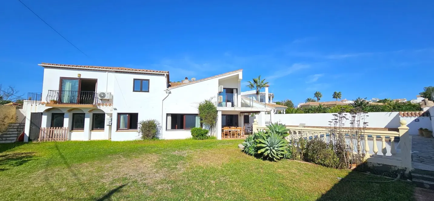 Venta de villa independiente en Estepona 3