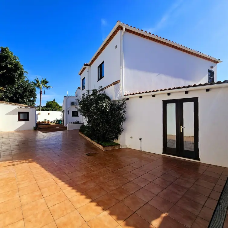 Venta de villa independiente en Estepona
