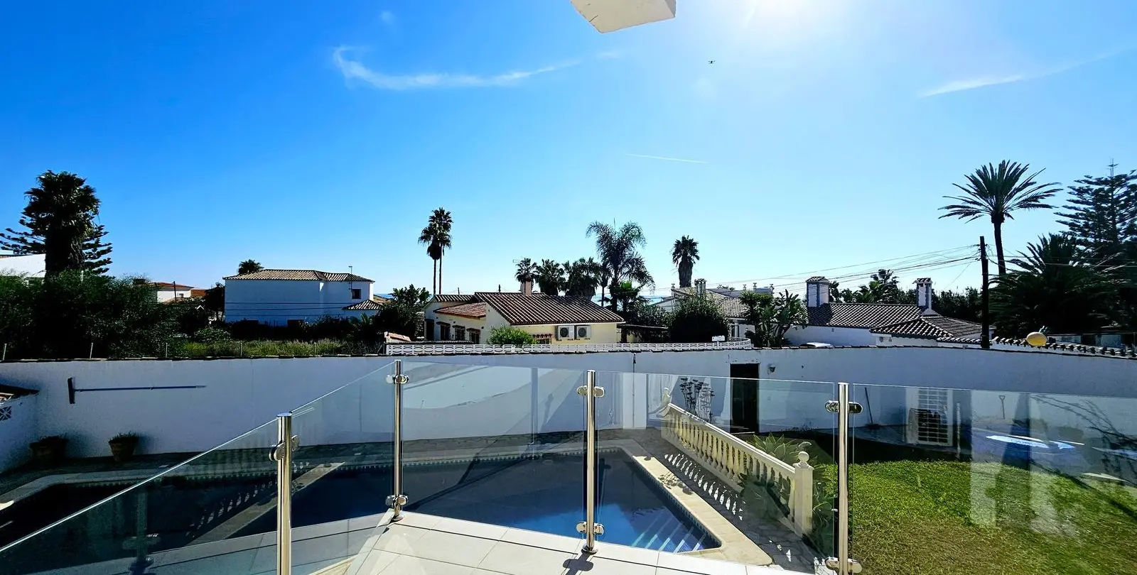 Продажа  отдельно стоящей виллы в Estepona 24